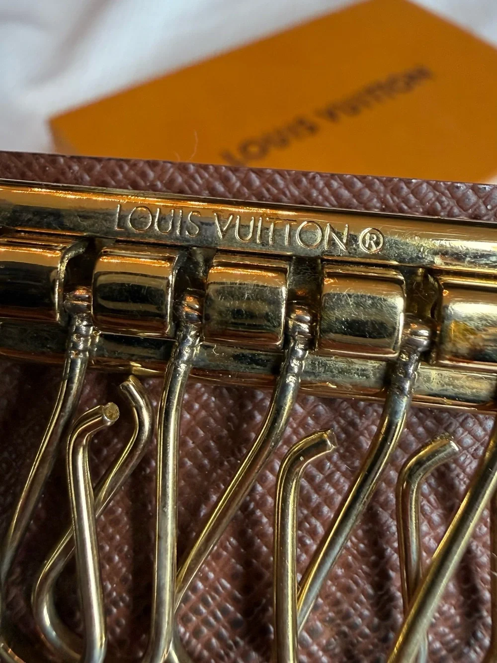Louis Vuitton Monogram 6 Key Holder - Picture 5 of 15